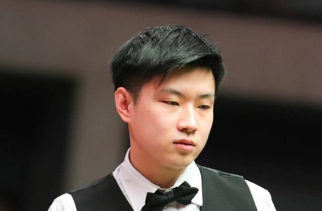 后防线的稳 后防线的稳